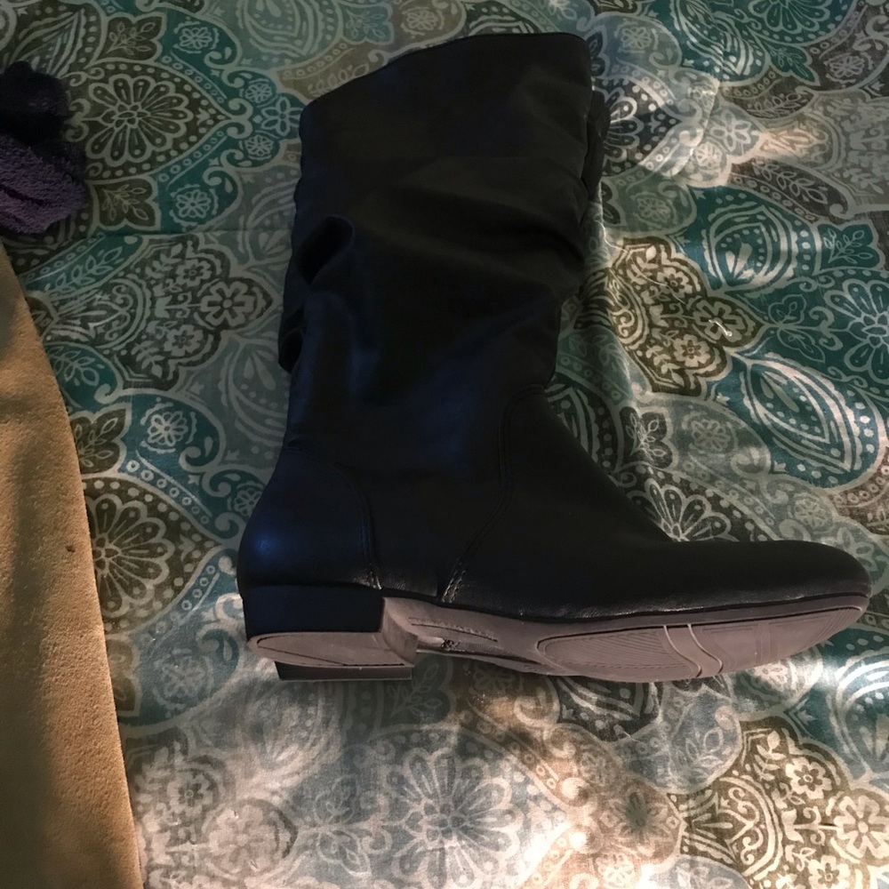 Black long boots with zipper